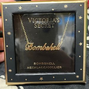 Bombshell gold necklace